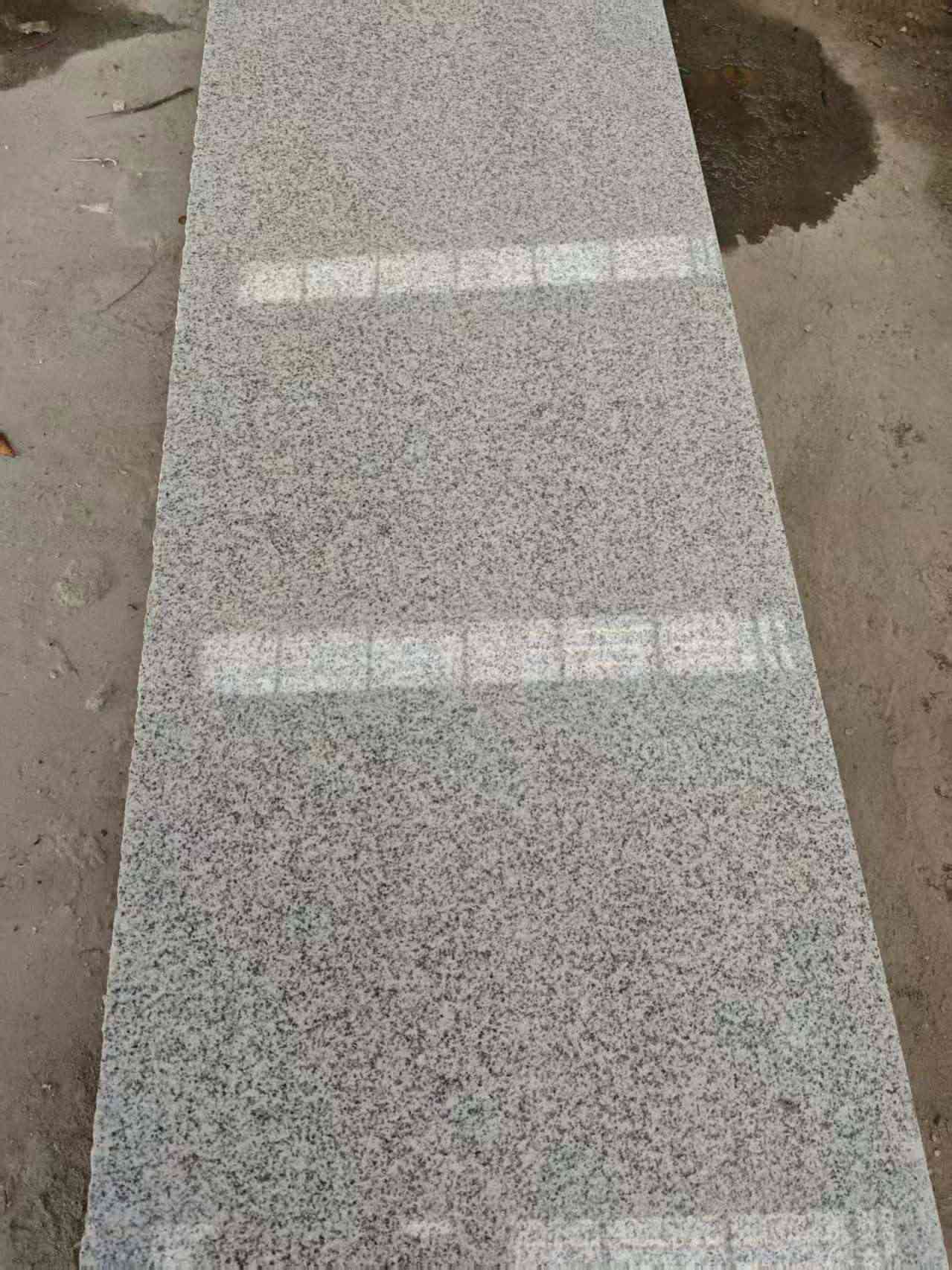 通化芝麻白光面毛板